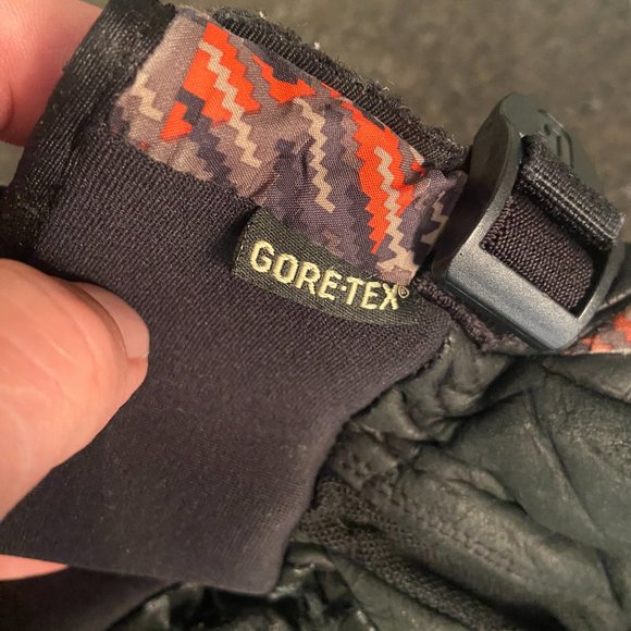 Burton [AK] Gore-Tex Pipe Gloves - Medium - Picture 7 of 9